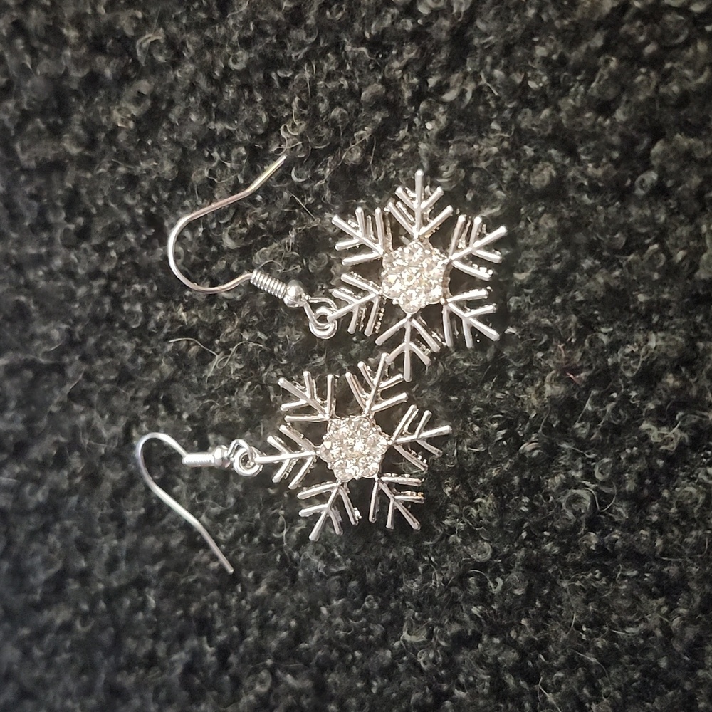 Elegant Silver Snowflake Earrings